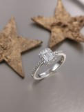 Ring WG mit Diamantbaguette Solitaire.jpg